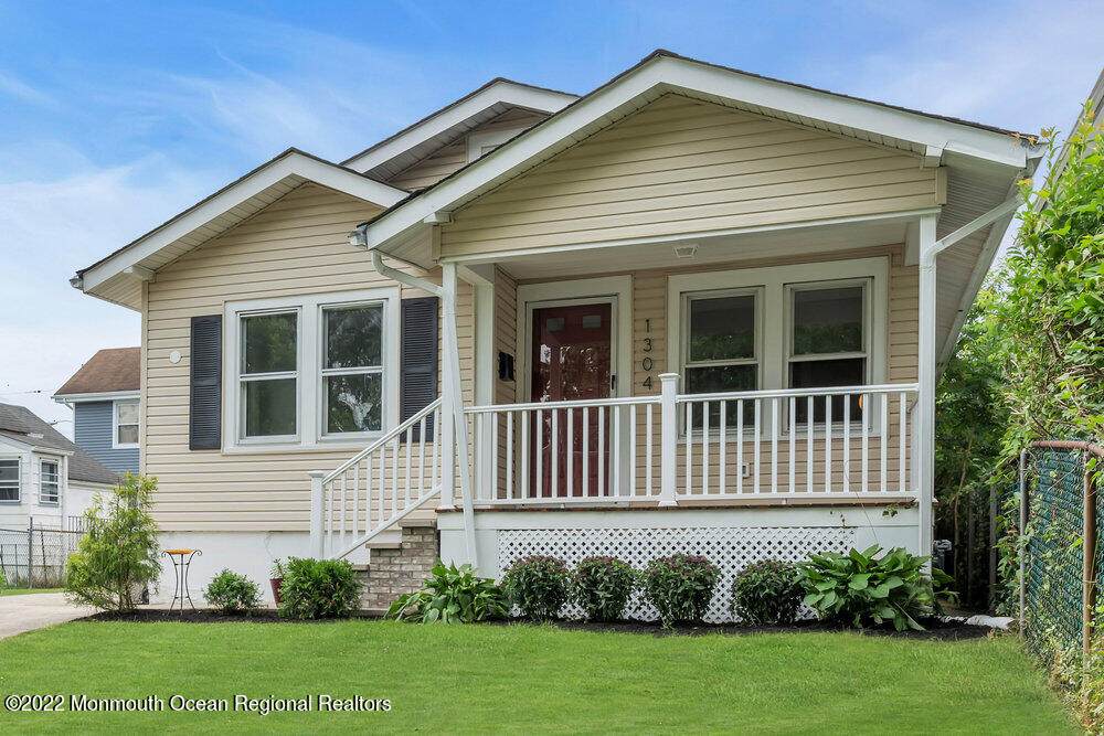 1304 2nd Avenue - Photo 1