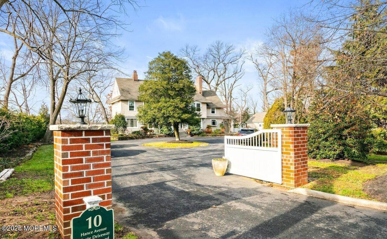 10 Hance Avenue - Photo 1