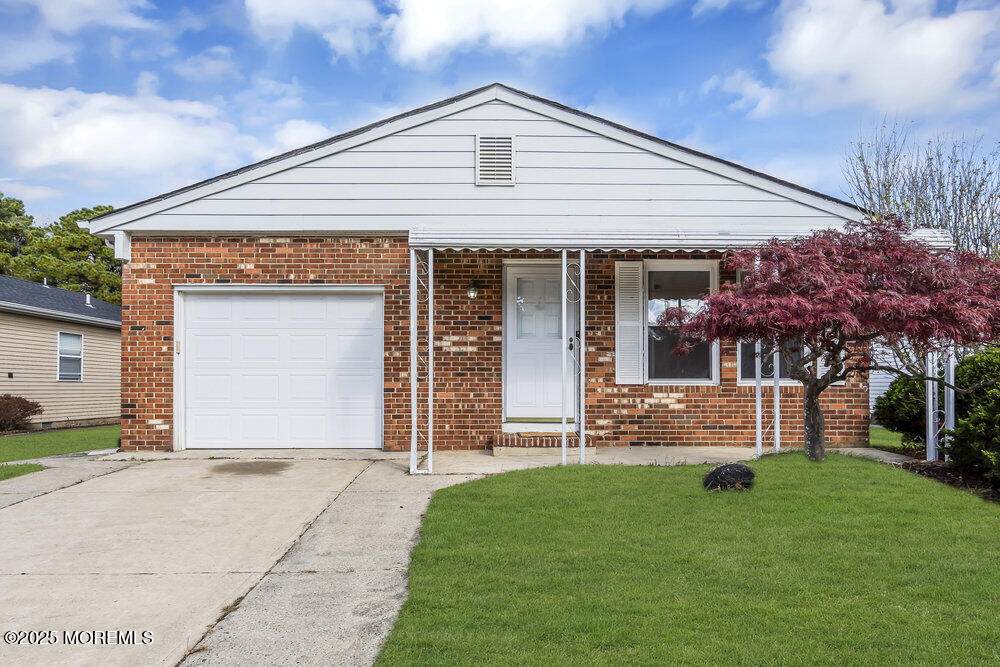 136 Orlando Boulevard - Photo 1