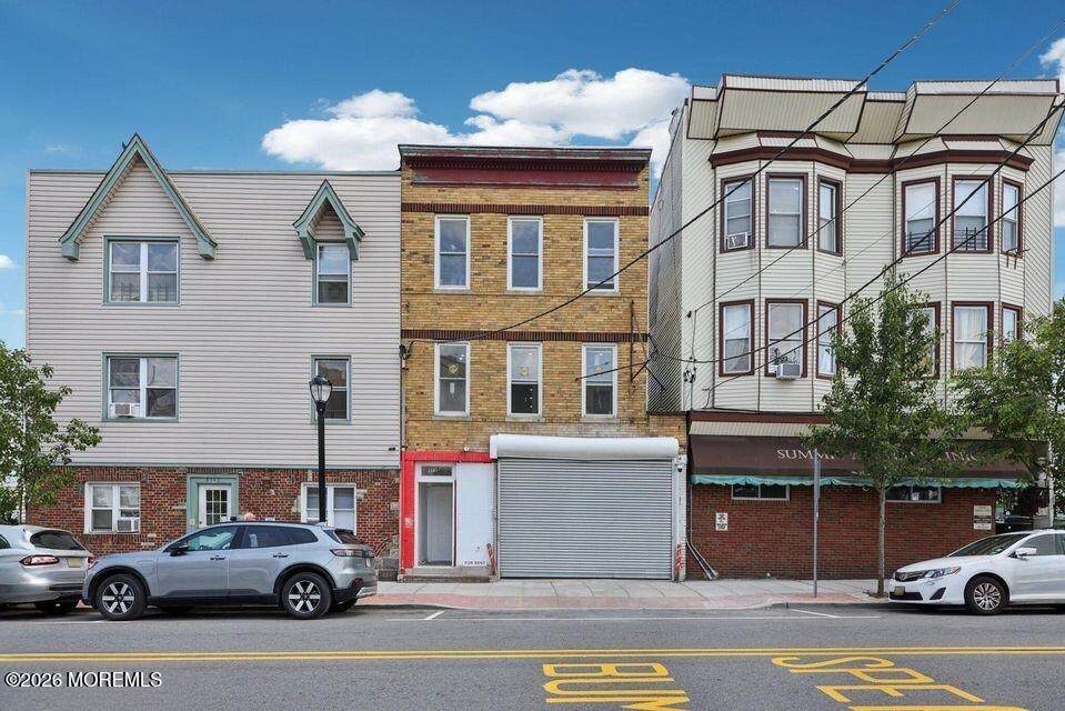 3136 Summit Avenue - Photo 1