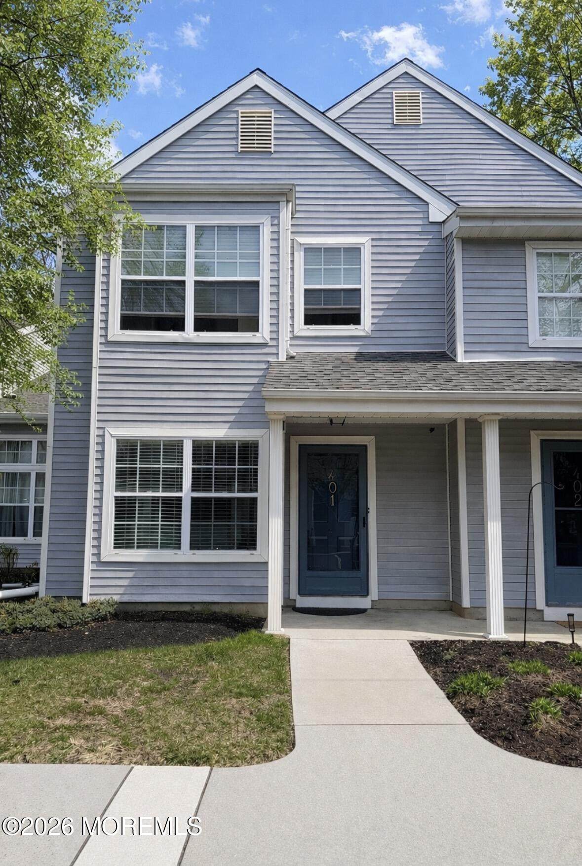 401 Hampton Court - Photo 1