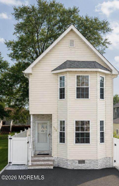816 Center Street - Photo 1