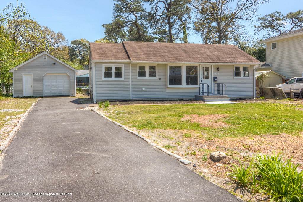 1740 Lockhart Street - Photo 1
