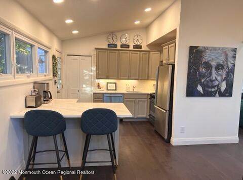 63 Bay Avenue - Photo 1