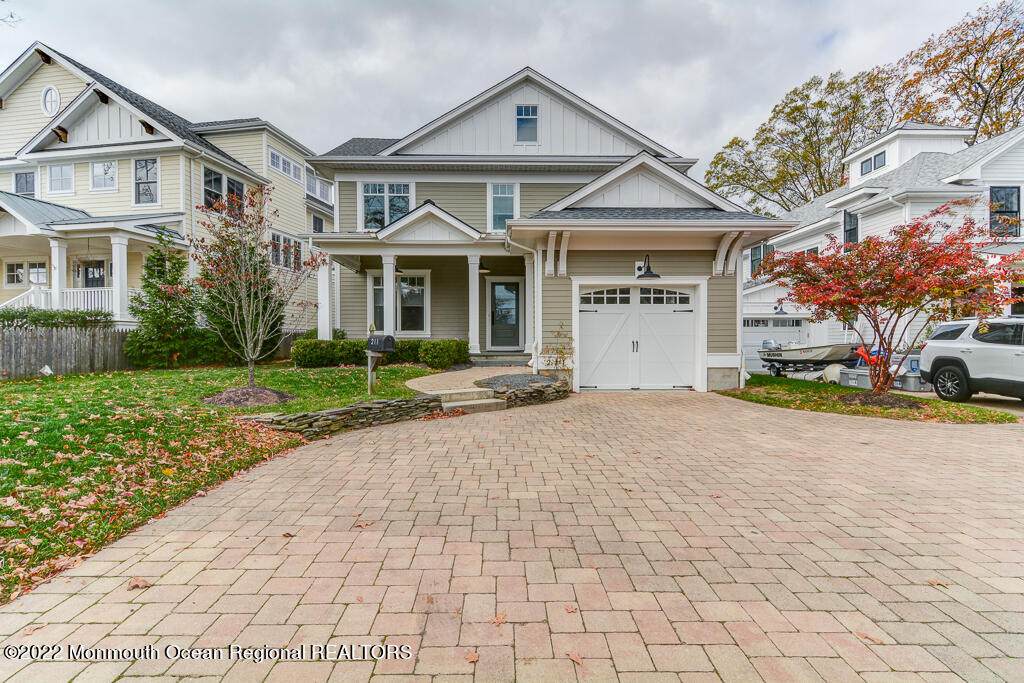 211 Richmond Avenue - Photo 1