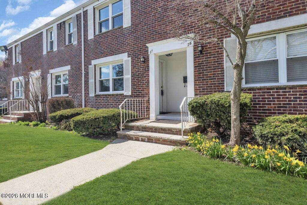 325 Bath Avenue - Photo 1