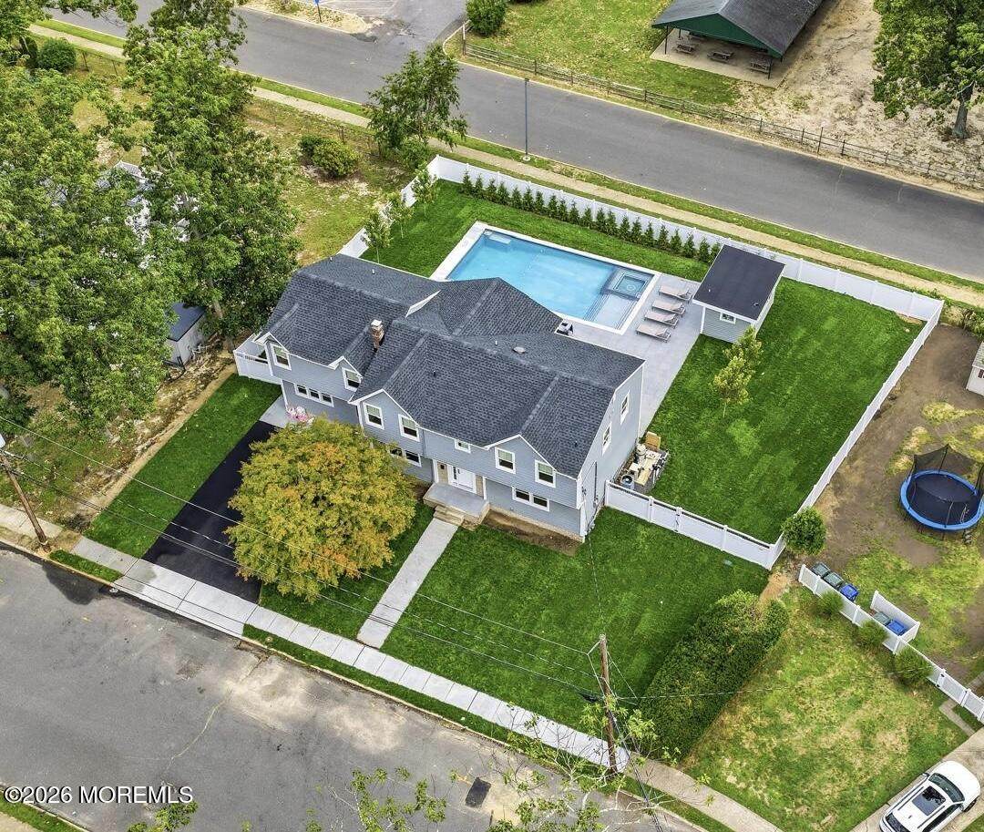 19 Roslyn Drive - Photo 1