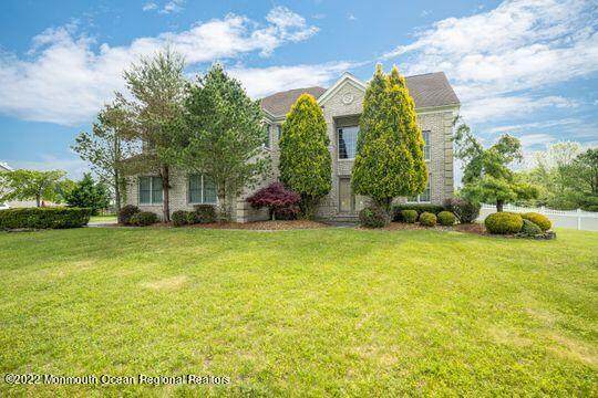 5 Whispering Grove Boulevard - Photo 1