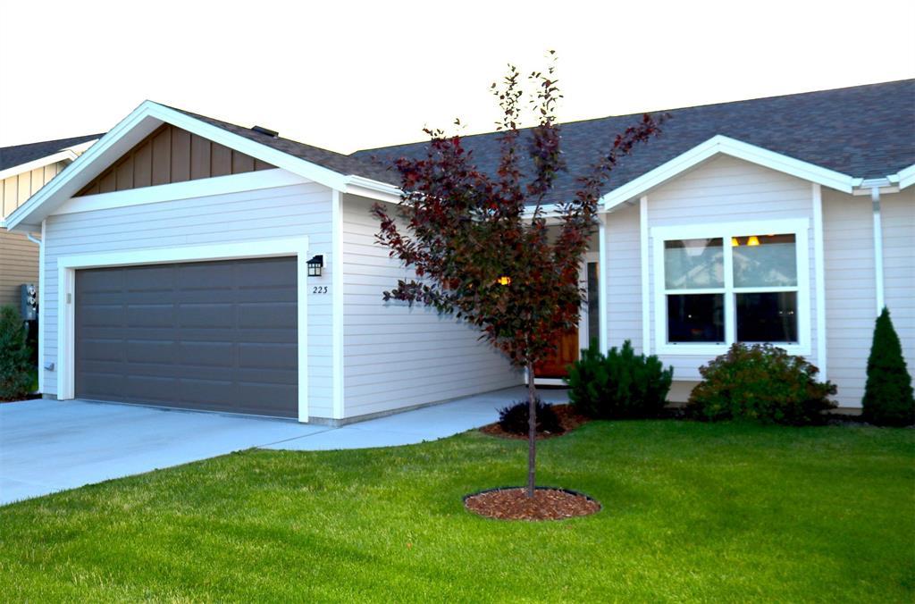 223 Pine Creek Drive - Photo 1