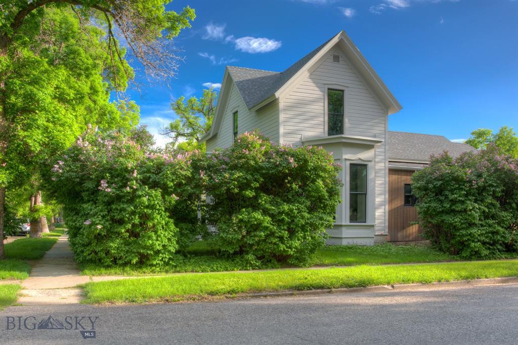301 Black Avenue - Photo 1