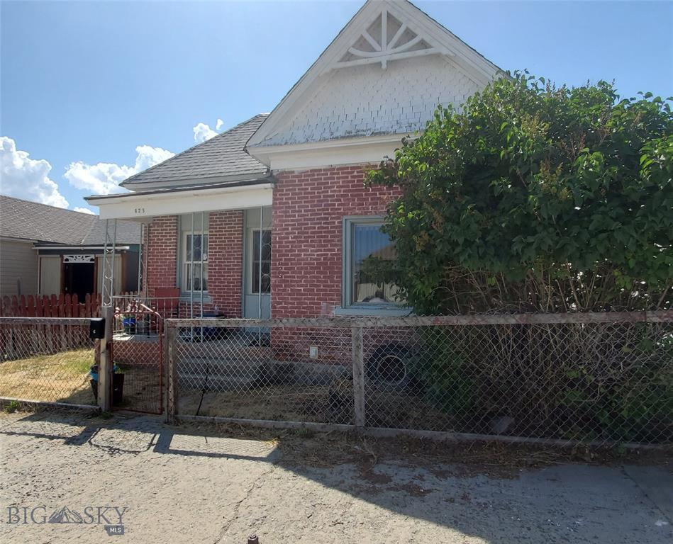 625 Wyoming - Photo 1