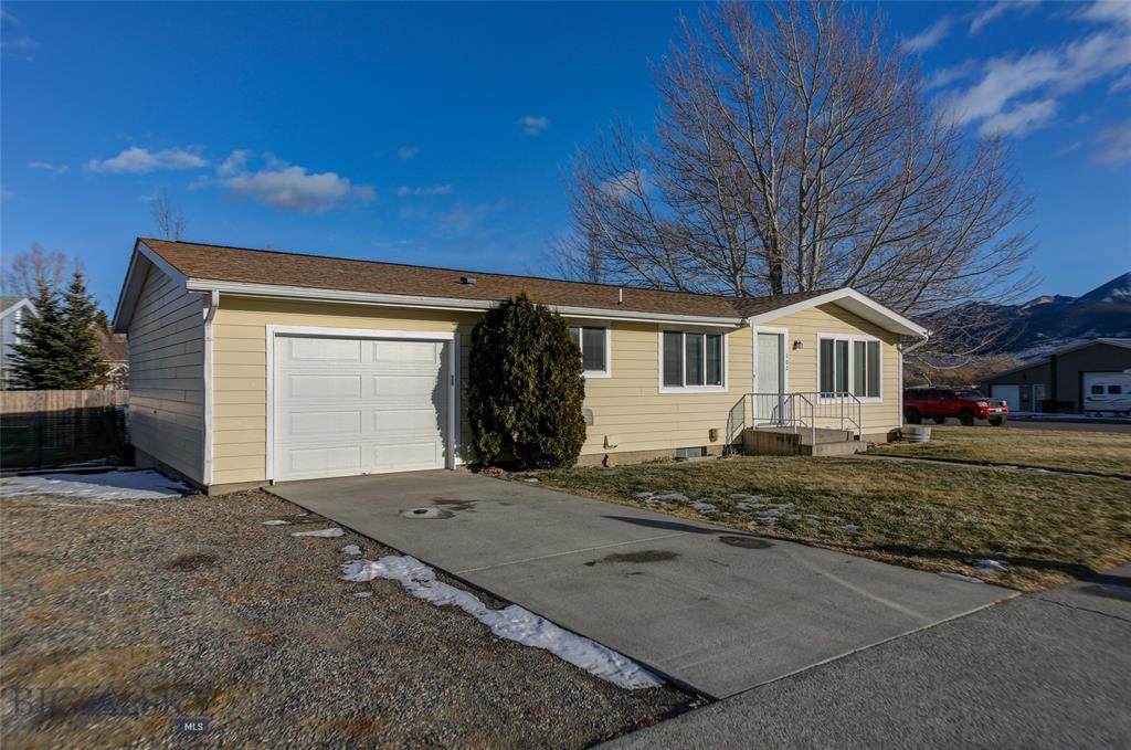 602 Comet Boulevard - Photo 1