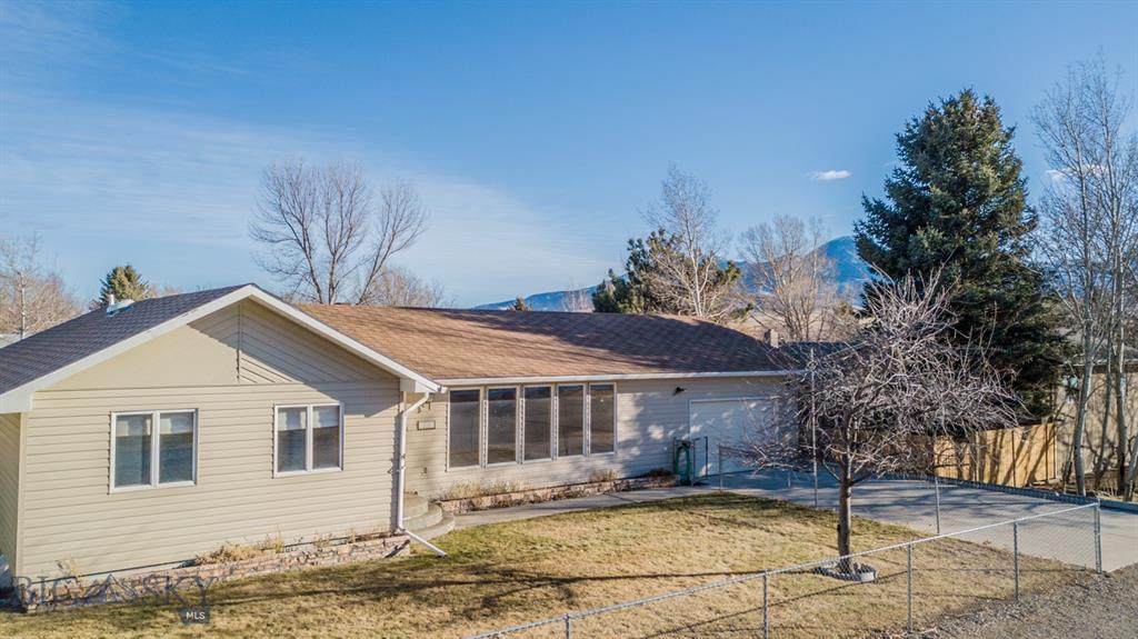 208 Spruce Lane - Photo 1