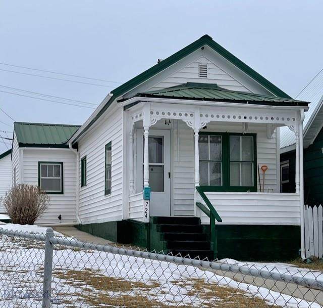 724 Alder - Photo 1