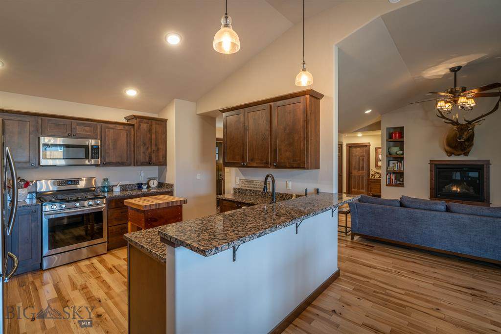 1101 Fort Mandan - Photo 1