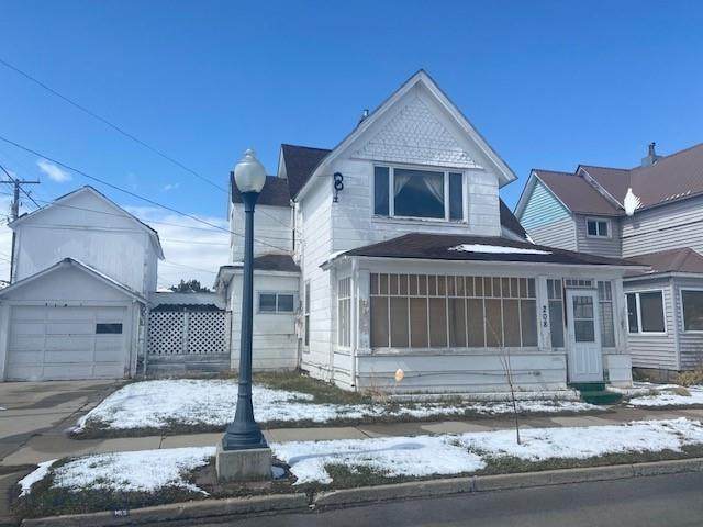 208 Maple - Photo 1