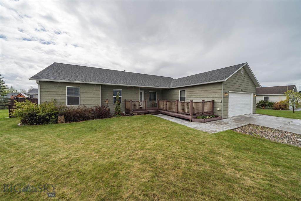 817 Spooner - Photo 1
