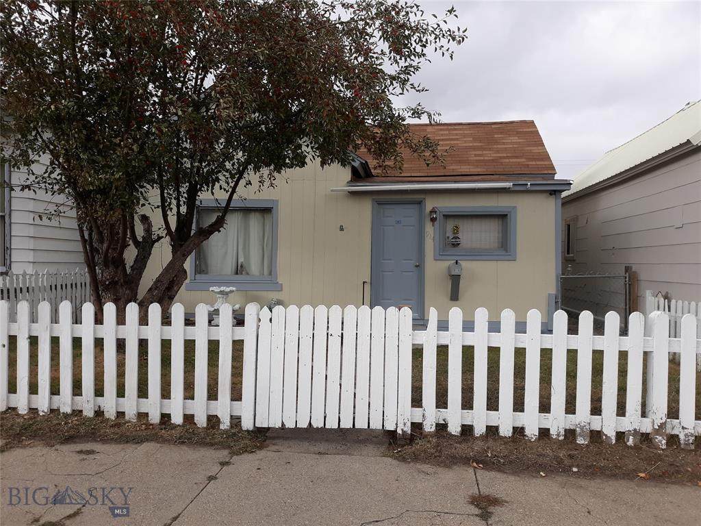 914 5th Street - Photo 1