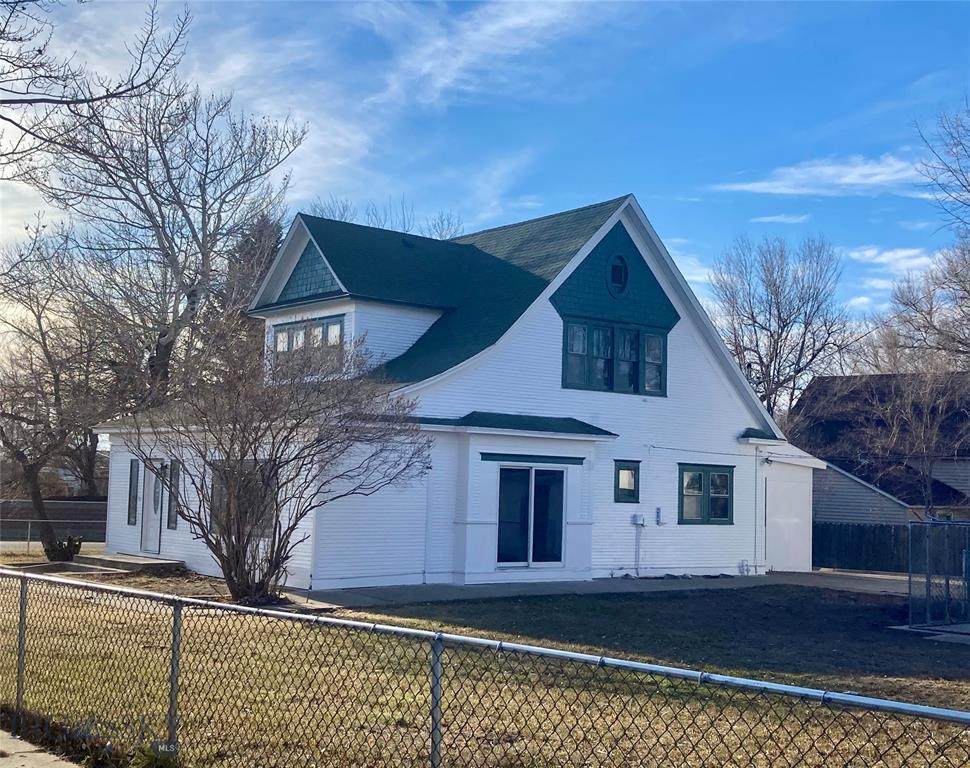 205 5th St North - Photo 1