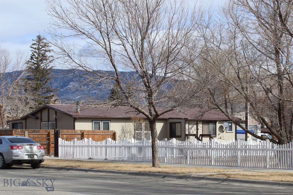 308 Whitehall Street - Photo 1