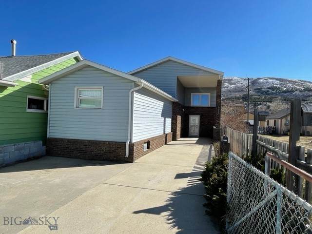 1017 Commercial Avenue - Photo 1