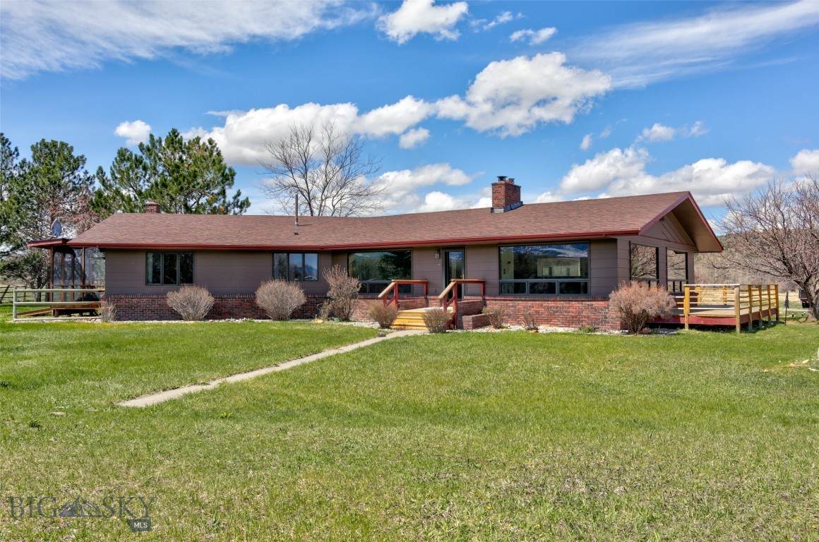 136 Fox Run - Photo 1