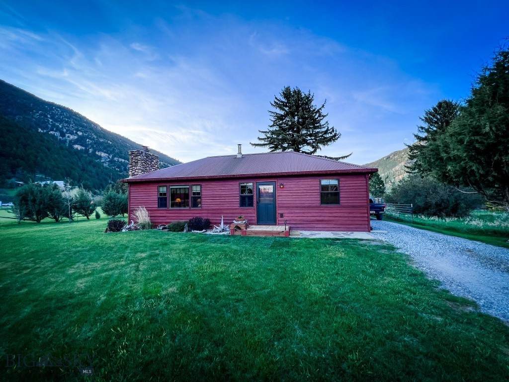 3190 River Road - Photo 1