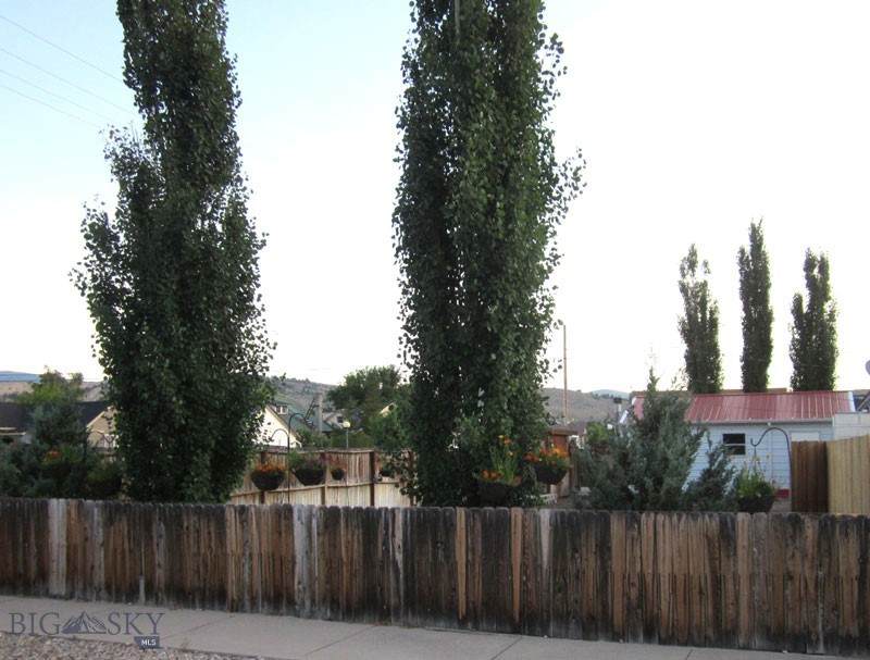 1100 6th Street - Photo 1