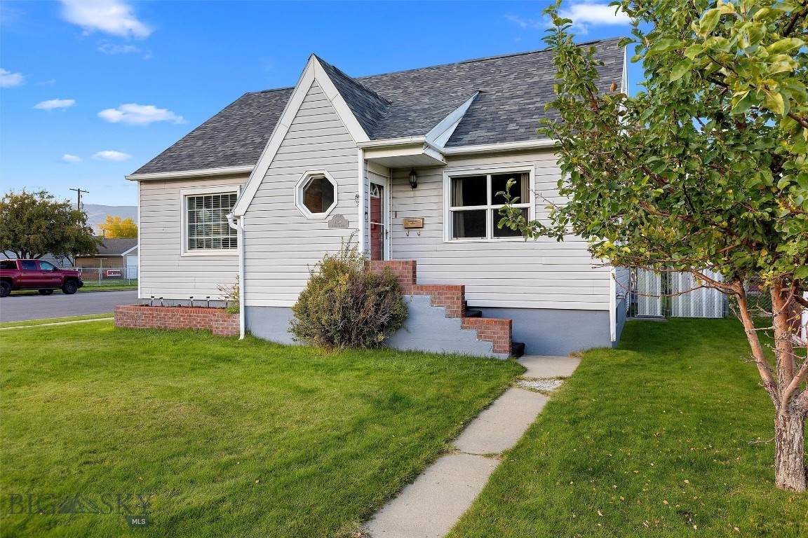 920 5th Street - Photo 1
