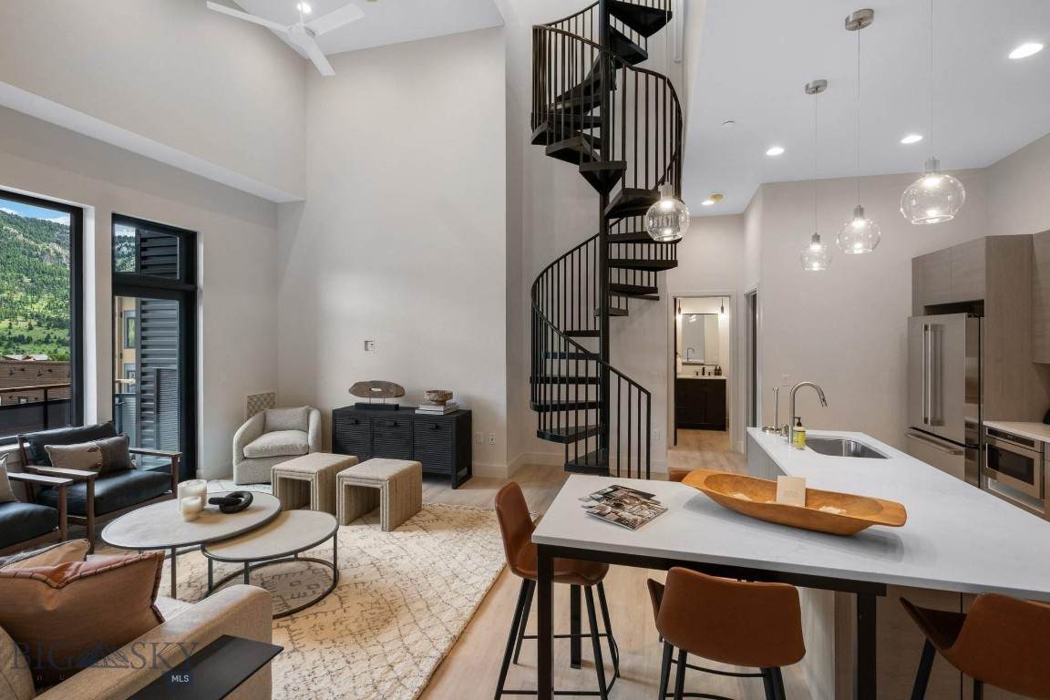 211 Town Center Avenue - Photo 1