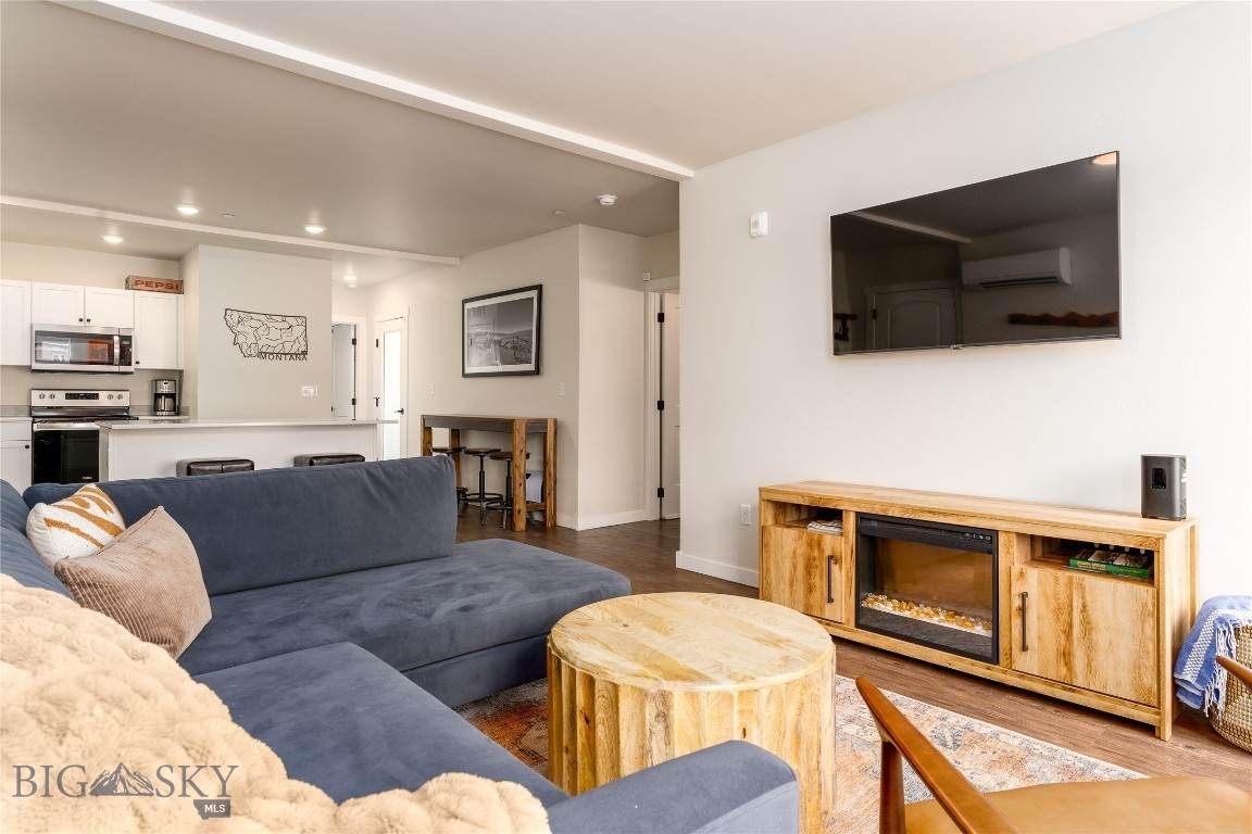 200 Hickory - Photo 1