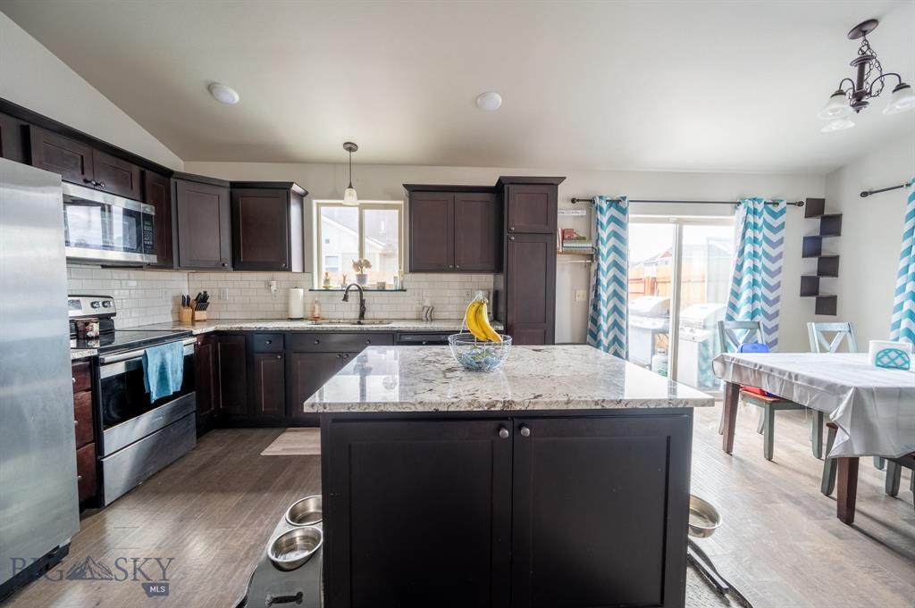 1520 Powers Blvd - Photo 1