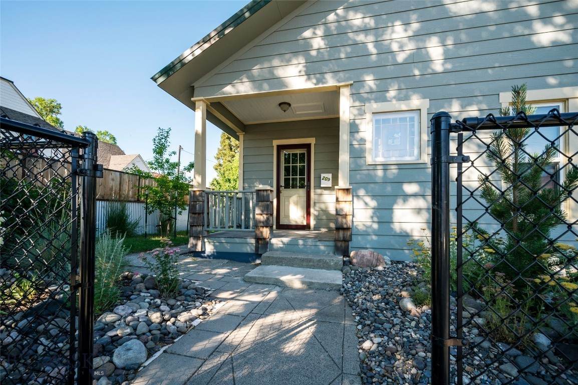 209 B Street - Photo 1