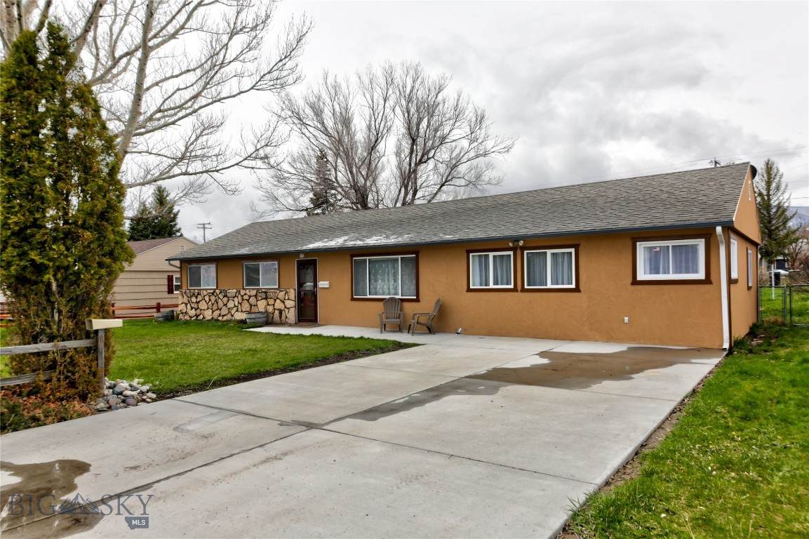 615 11th Street - Photo 1