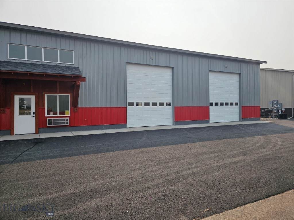 190 Skyway Boulevard - Photo 1