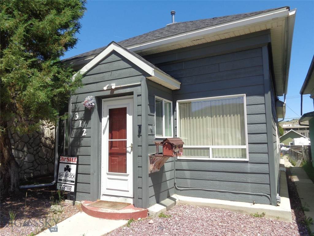 312 4th Street - Photo 1