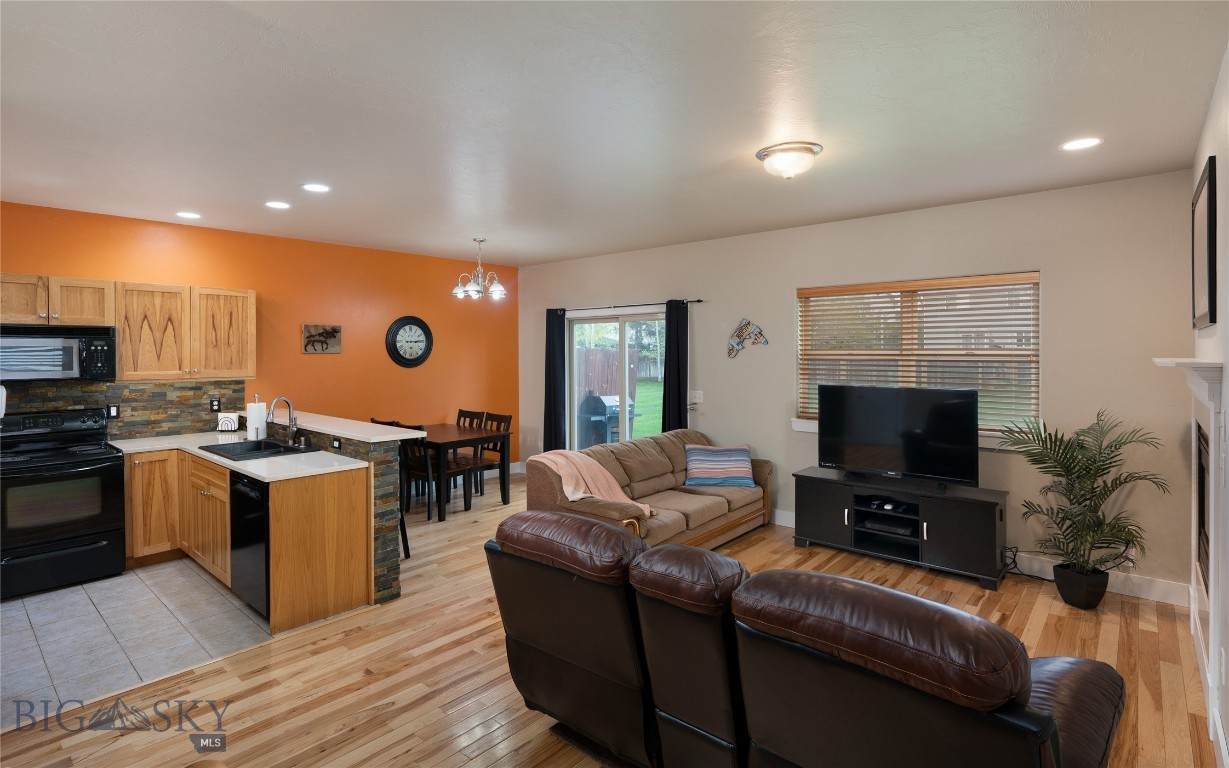 128 Droulliard Avenue - Photo 1