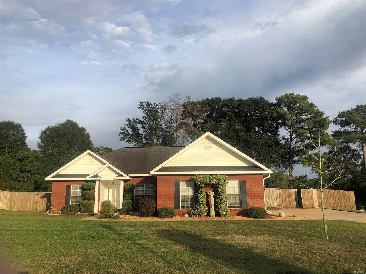 201 Fountain Crest Drive - Photo 1