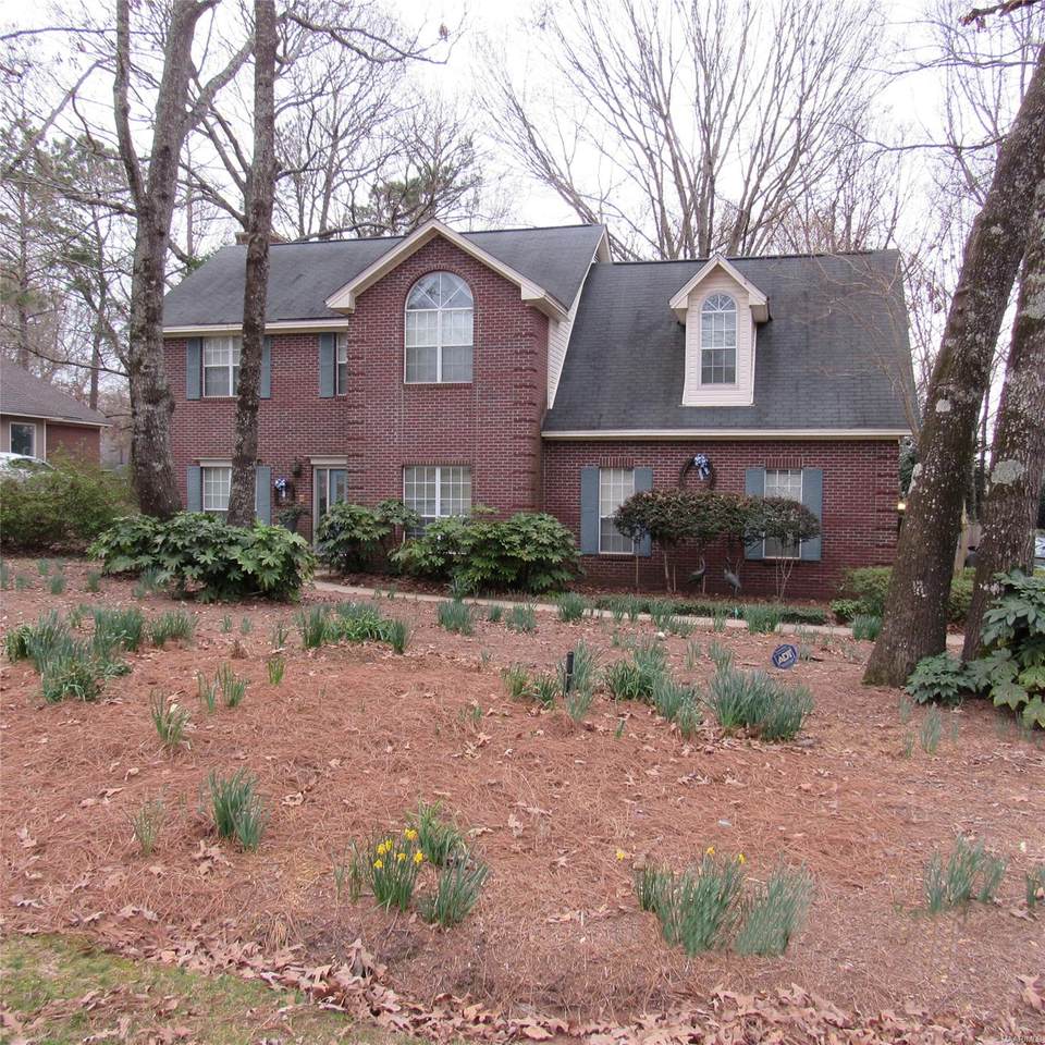 205 Hickory Place - Photo 1