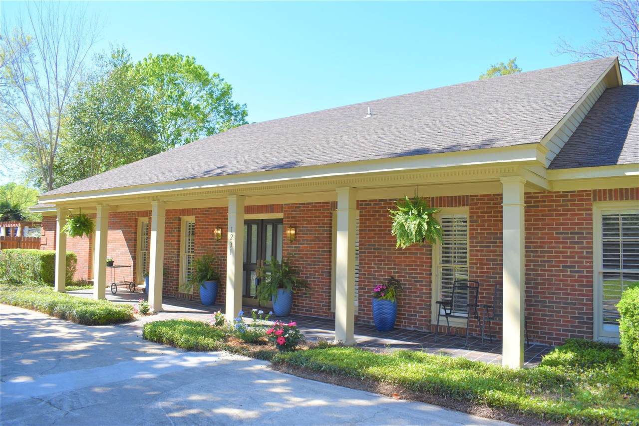 1231 Gregory Avenue - Photo 1