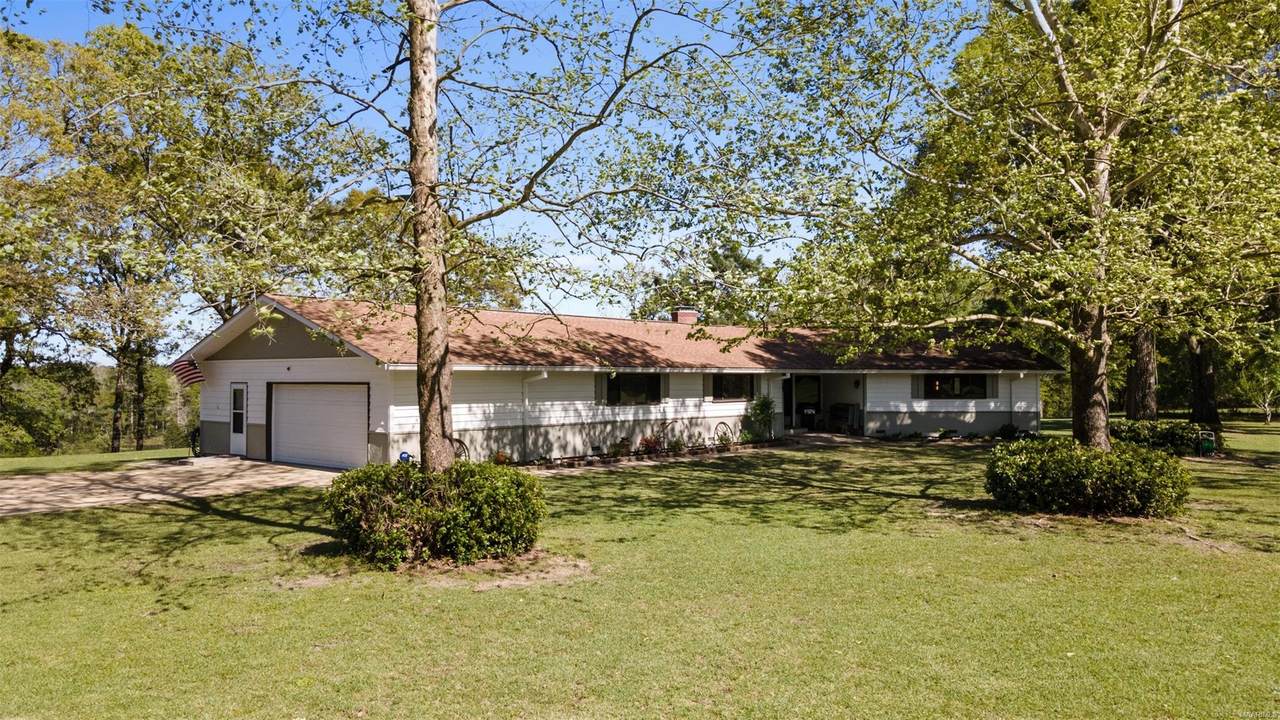 692 Pebble Road - Photo 1