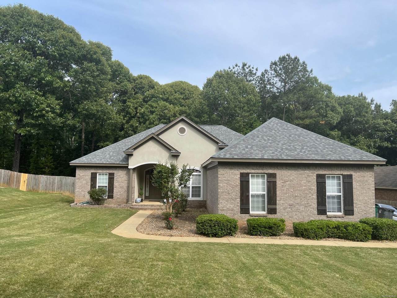 319 Hickory Place - Photo 1