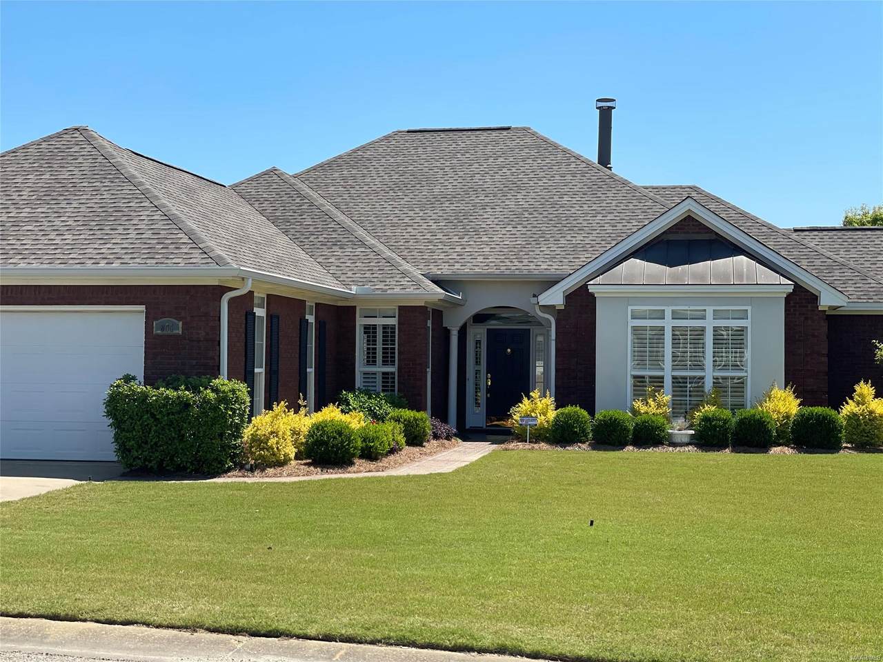 855 Somerset Drive - Photo 1