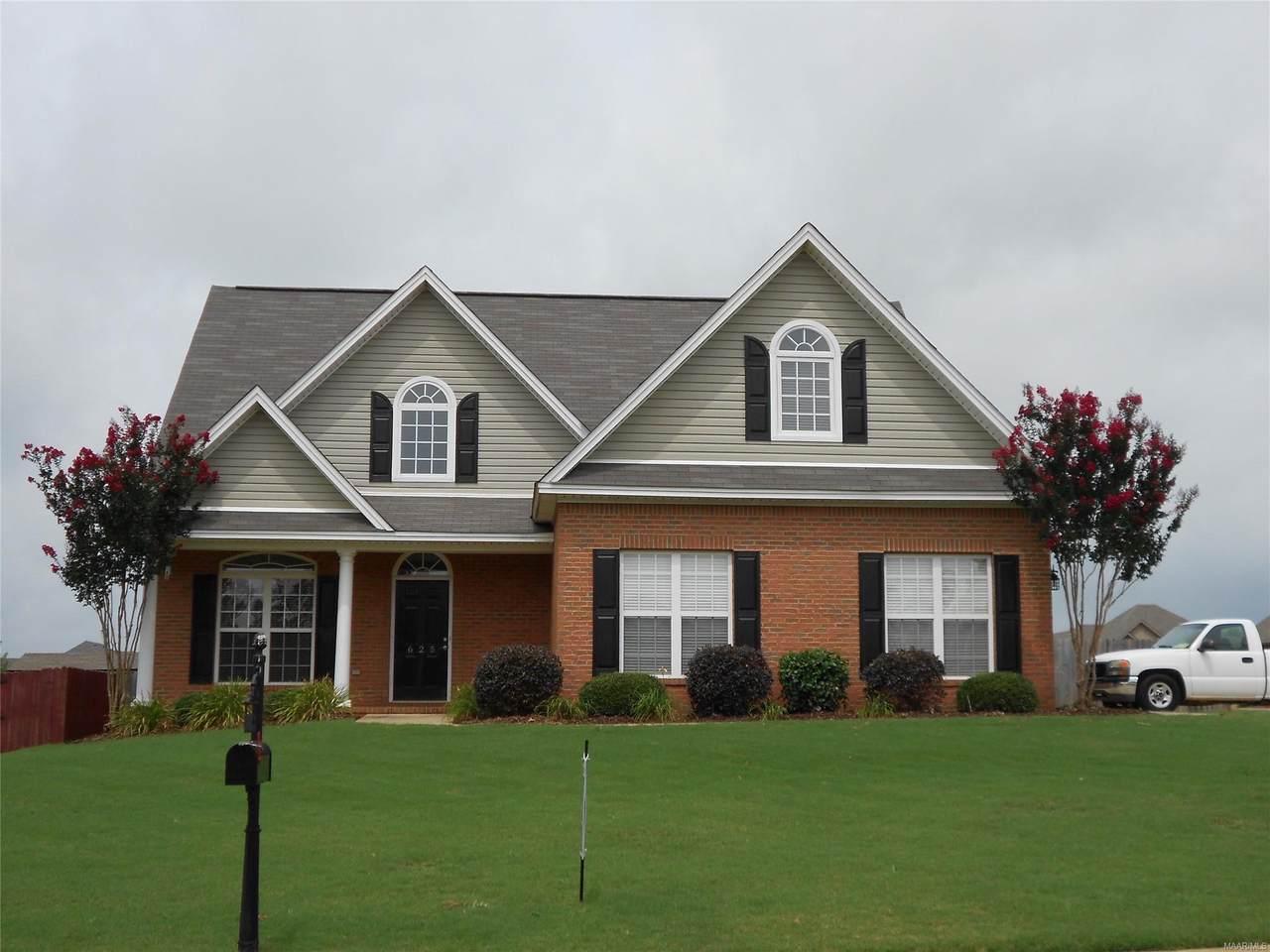 625 Prairieview Drive - Photo 1