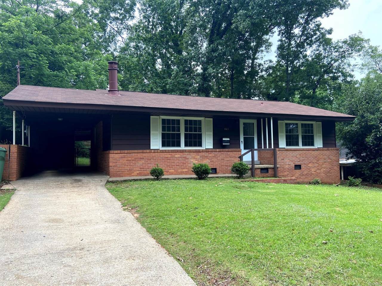 601 Forest Hills Drive - Photo 1