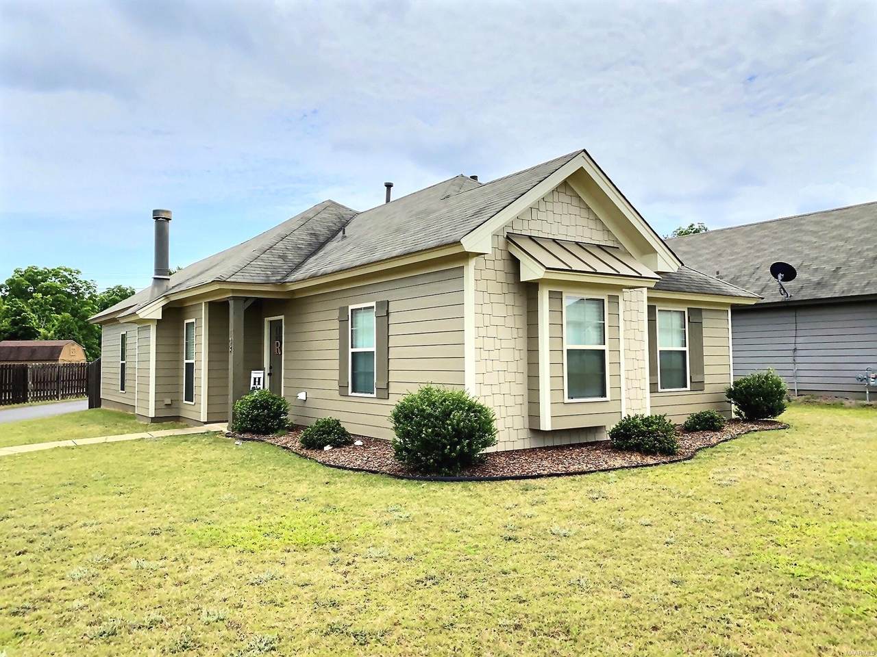 143 Laurel Place - Photo 1