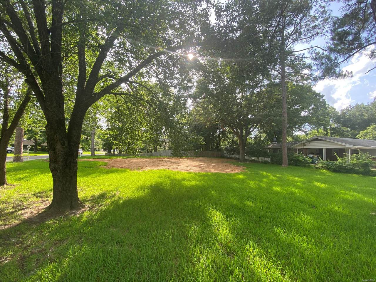2054 Commodore Circle - Photo 1