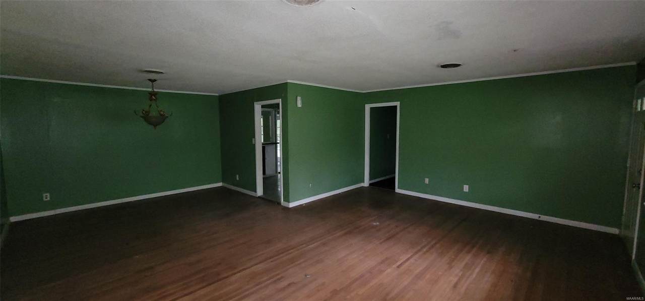 2816 Greenbriar Road - Photo 1