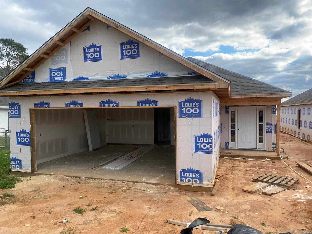 102 Whispering Pines Street - Photo 1