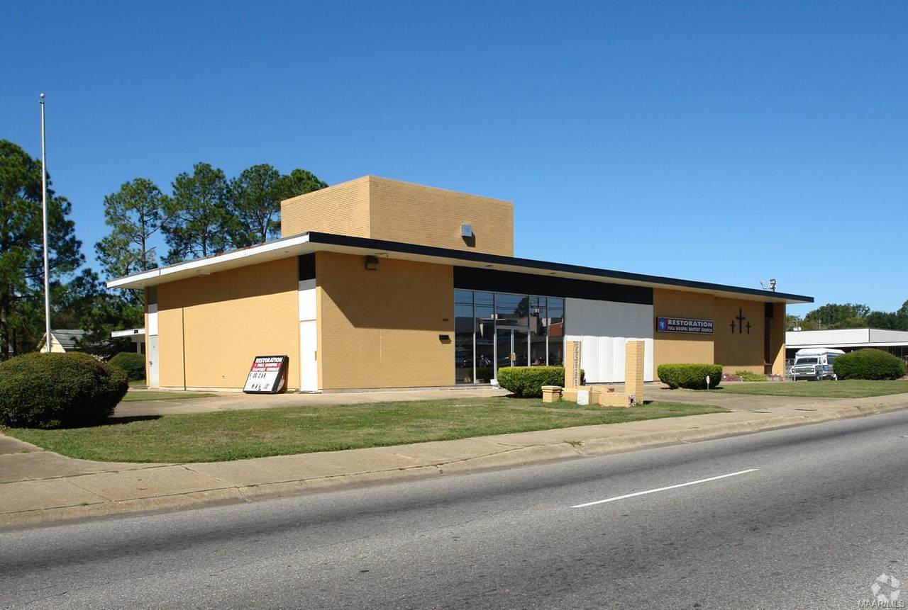 3860 Court Street - Photo 1
